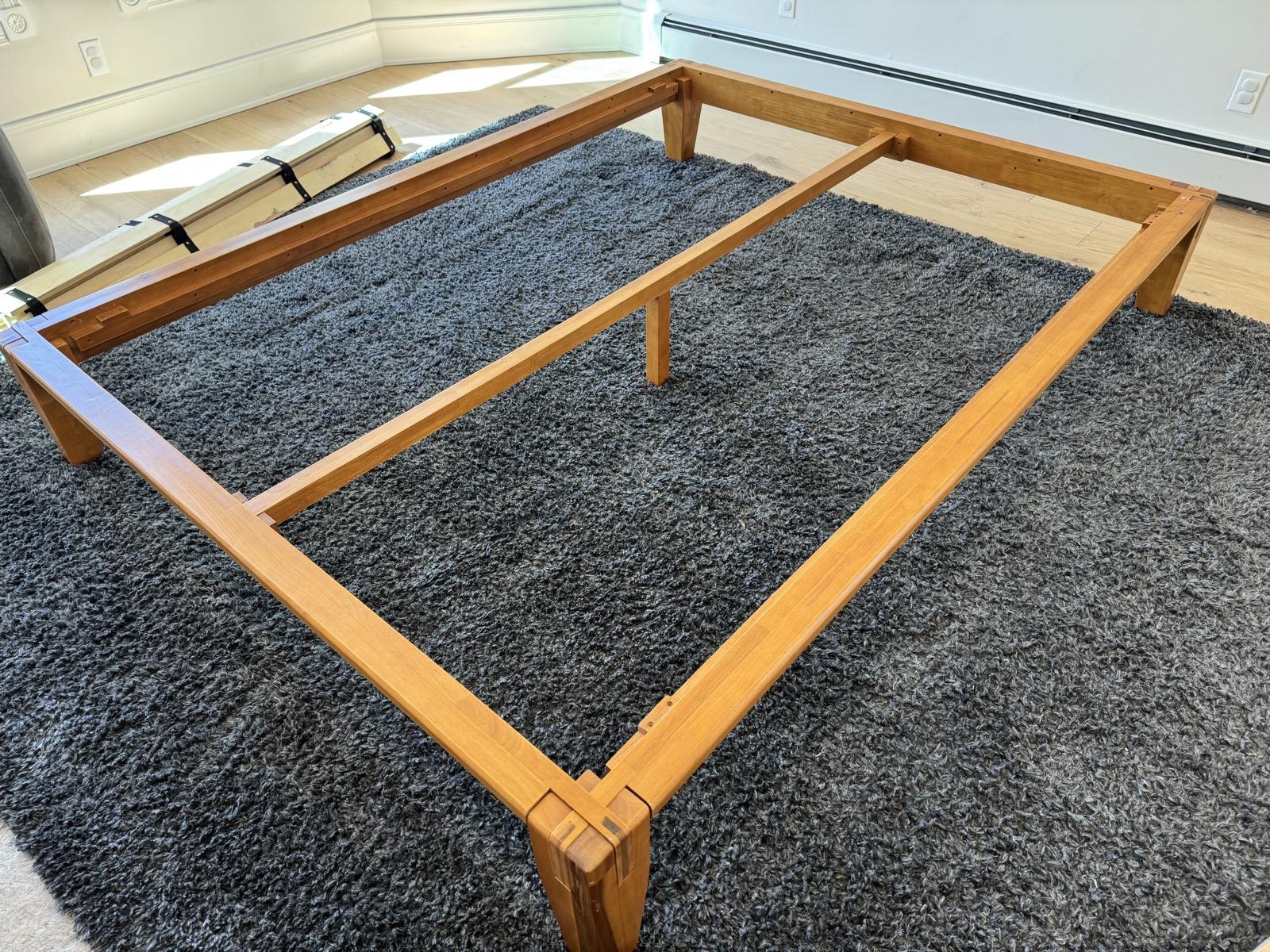 Luca Bed proper center support